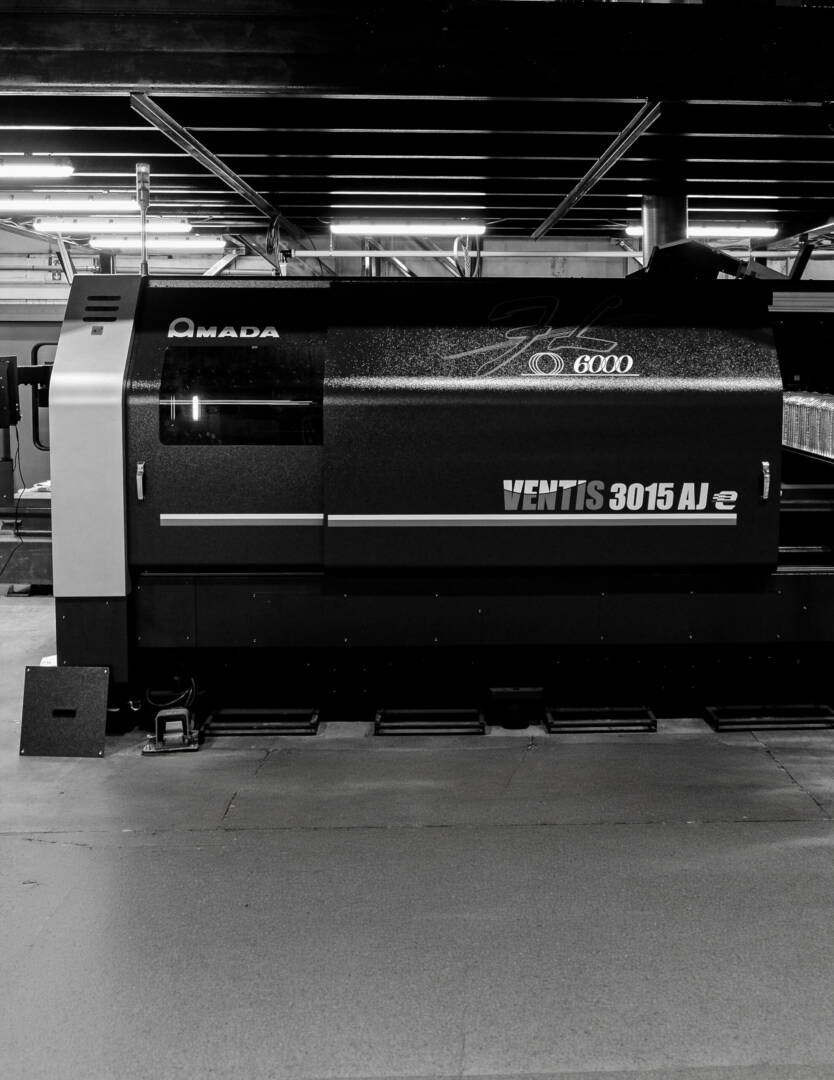 Laser à fibre VENTIS 3015 AJe AMADA pour découpe rapide et précise d’acier, aluminium et inox